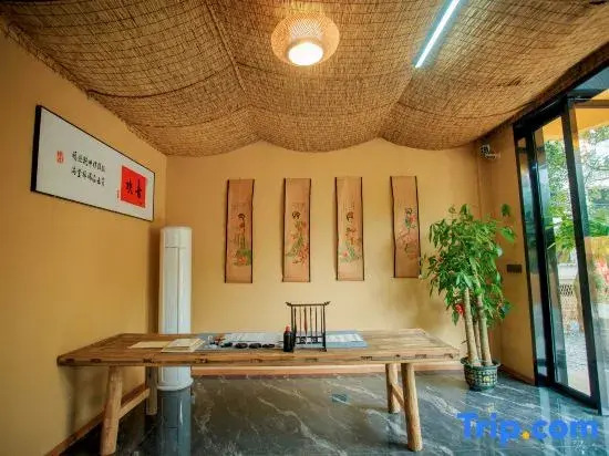 Yichun Yishanju Hot Spring B&B (Wentang Town Mingyue Eternal Love Store)
