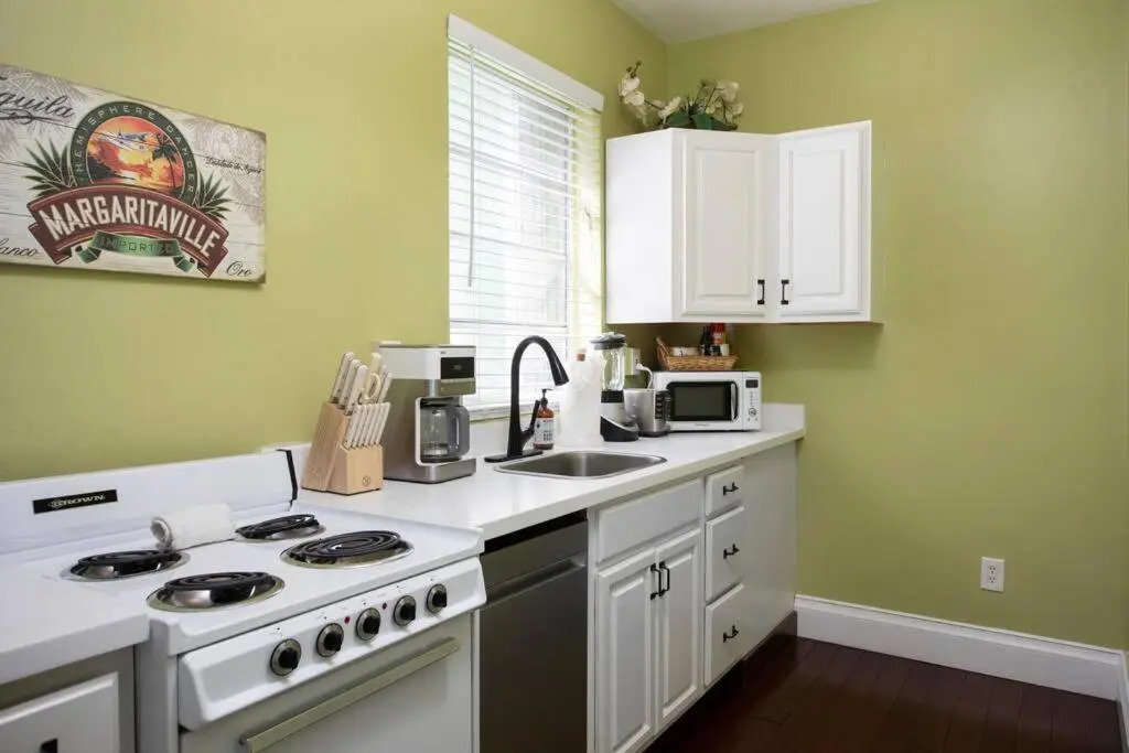 6 Bedroom 6 Bath Guesthouse on Duval Street