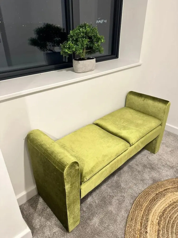 Immaculate 4-bed House Near City Airport