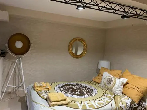 Hollywood Studio Apartments