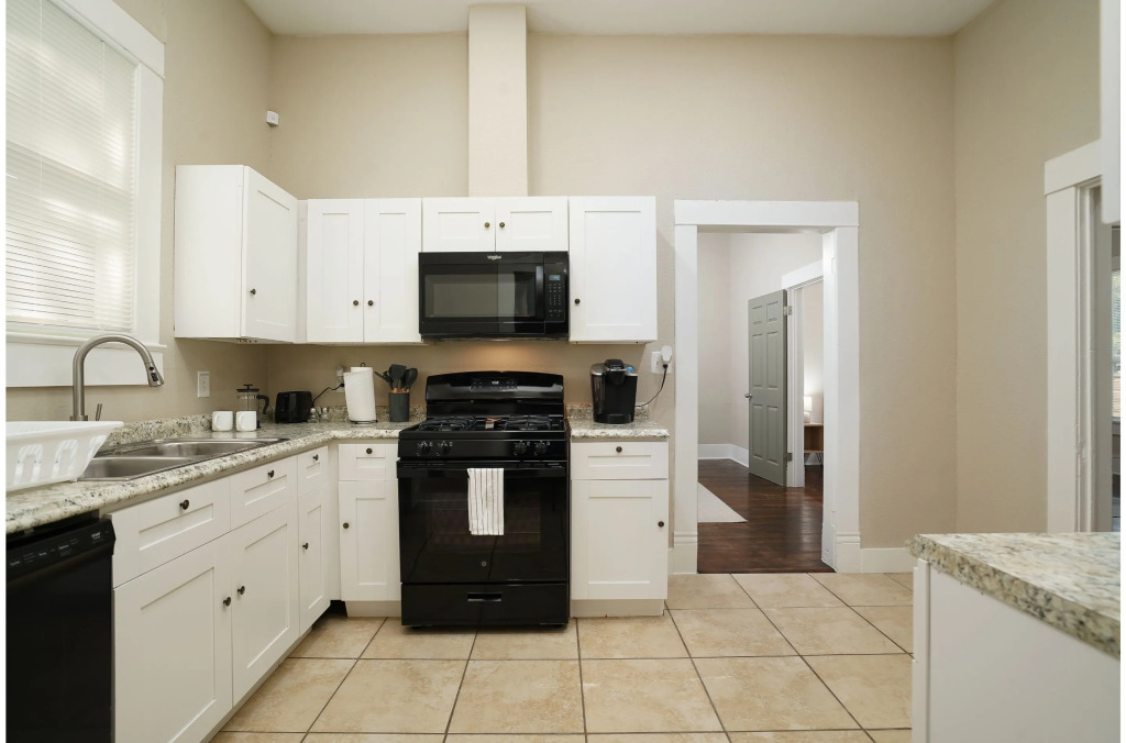 Amazing Fully Fenced Home Only 5 Mins From Downtown