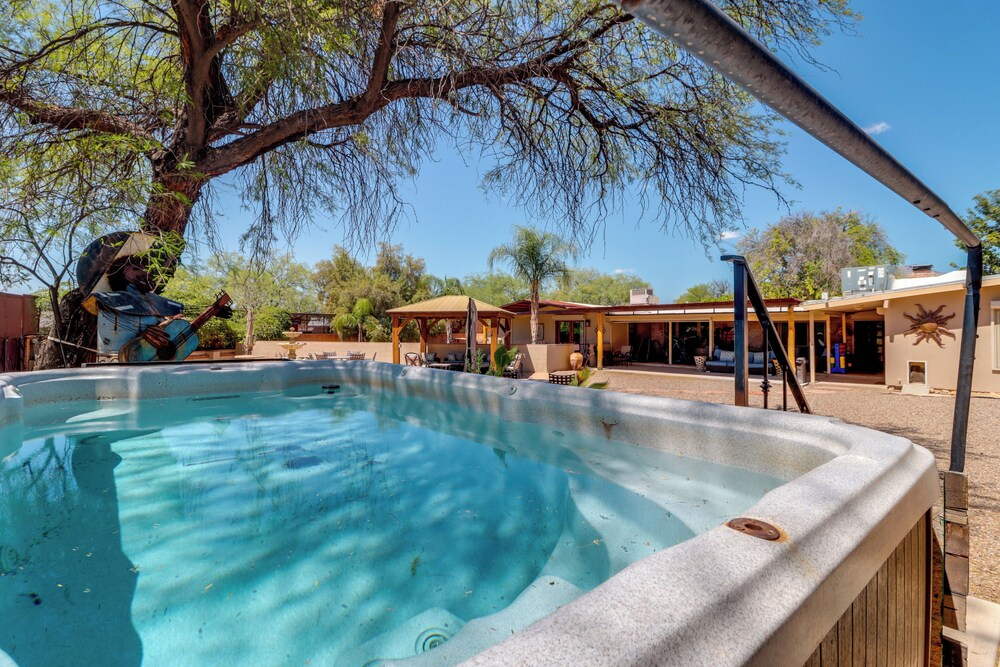 Pet-friendly Tucson Casita: Shared Hot Tub & Patio