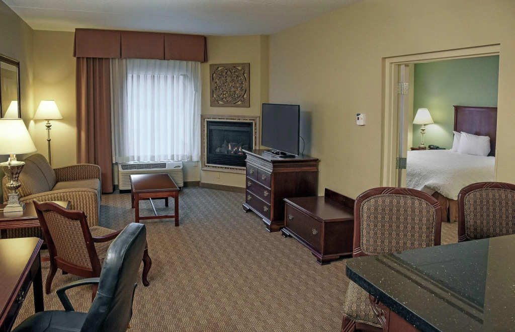 Hampton Inn & Suites Youngstown-Canfield