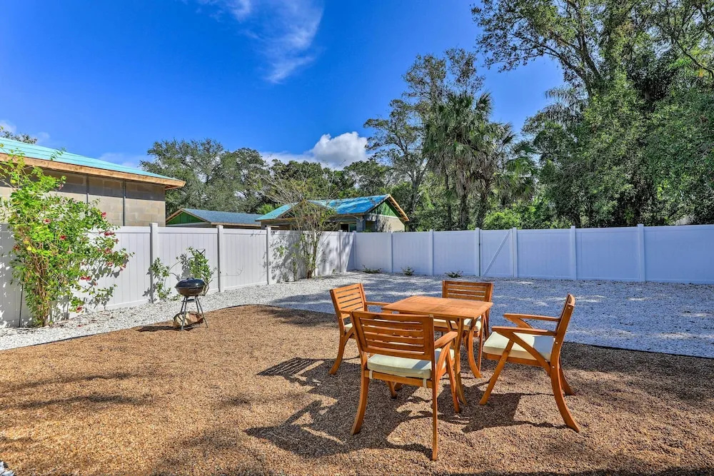 Central Gulfport Home < 1 Mi to the Beach!