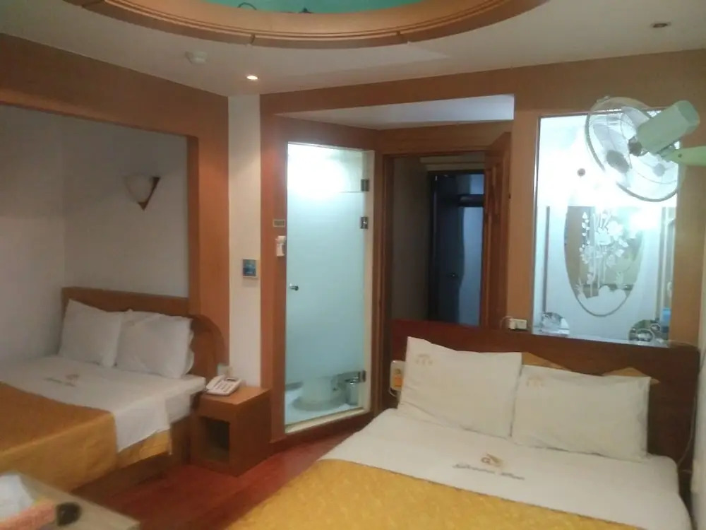 Golden Bee Motel