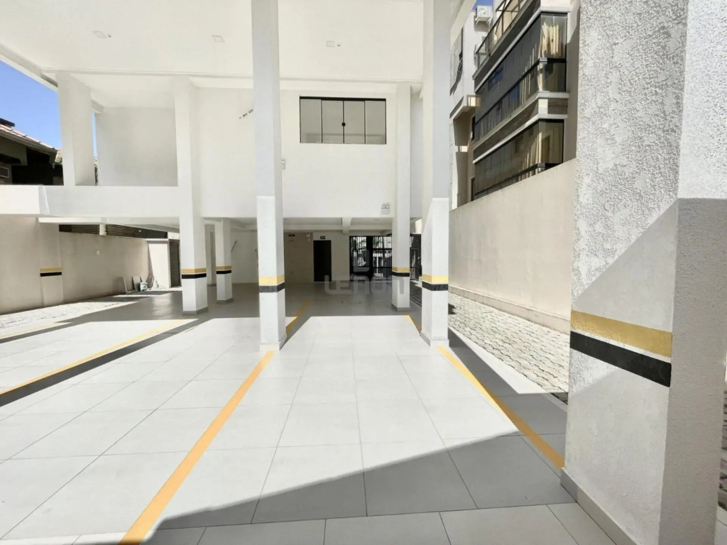 200 - Apartamento 3 dormitórios na Praia de Mariscal