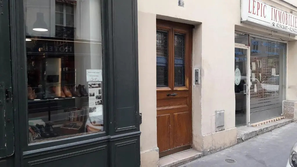 Romantic tiny house in Paris