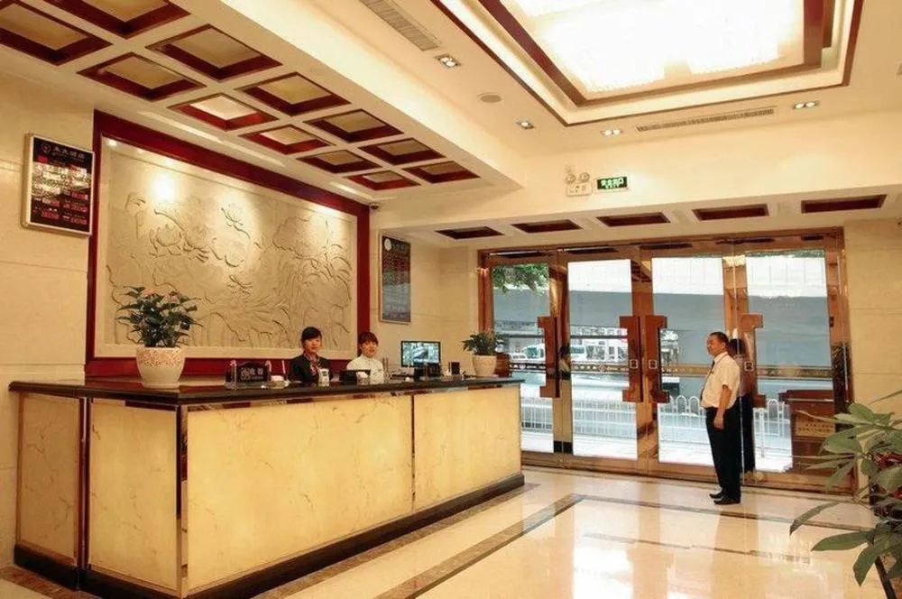 Lucky Hotel