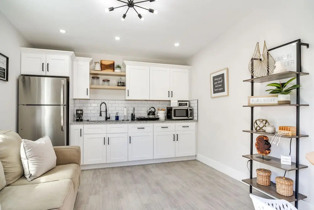 Tampa Studio w/ Shared Backyard ~ 4 Mi to Downtown