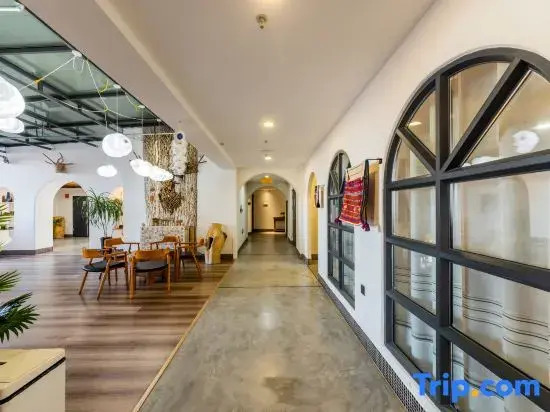 Jiangsu·Jinxi Surprise Castle Resort Homestay (Buerjin Kanas Taqiao Branch)