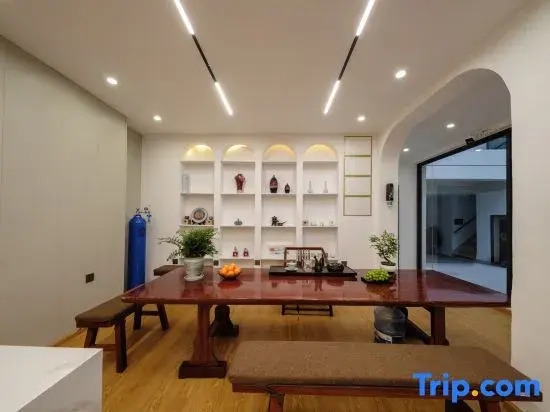 Warm Dawn · O2 Film & TV Hotel (Dukezong Ancient Town, Shangri-La)