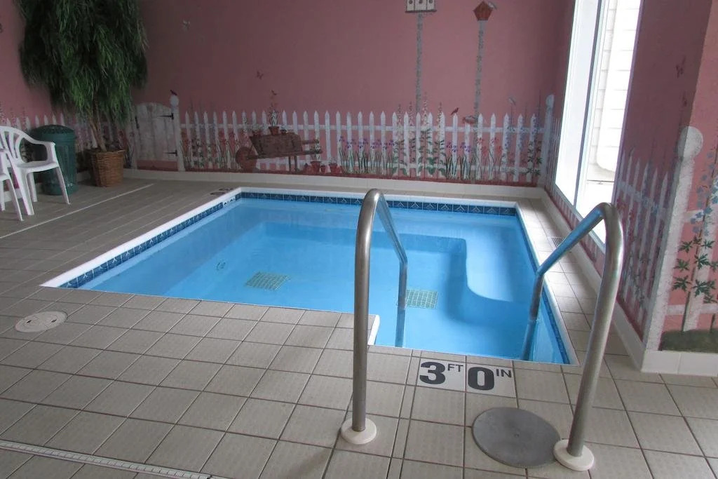 Somerset Inn & Suites