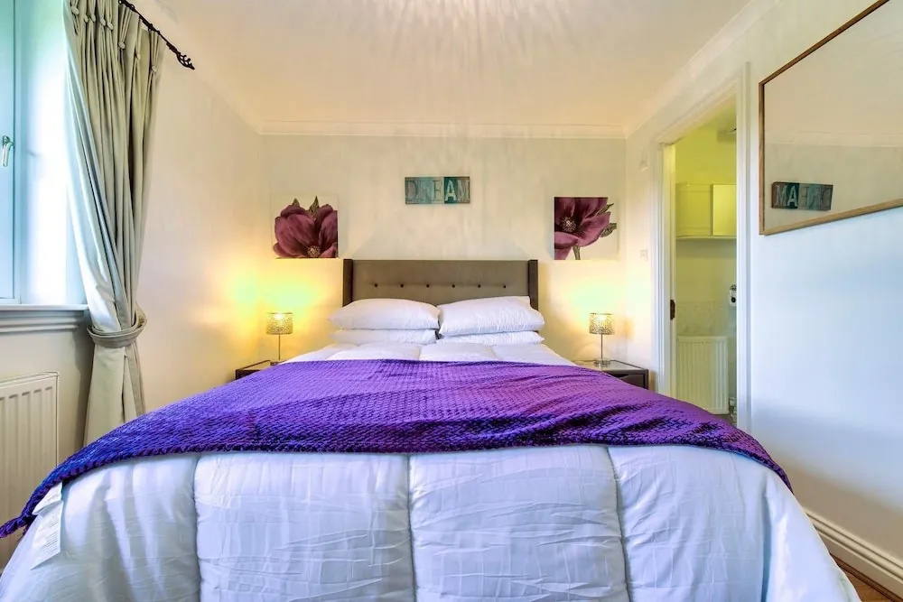 Cozy and Rustic 3bed/2bath Stockbridge Apartment With Free Parking