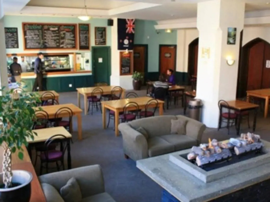 Hotel Waterloo & Backpackers