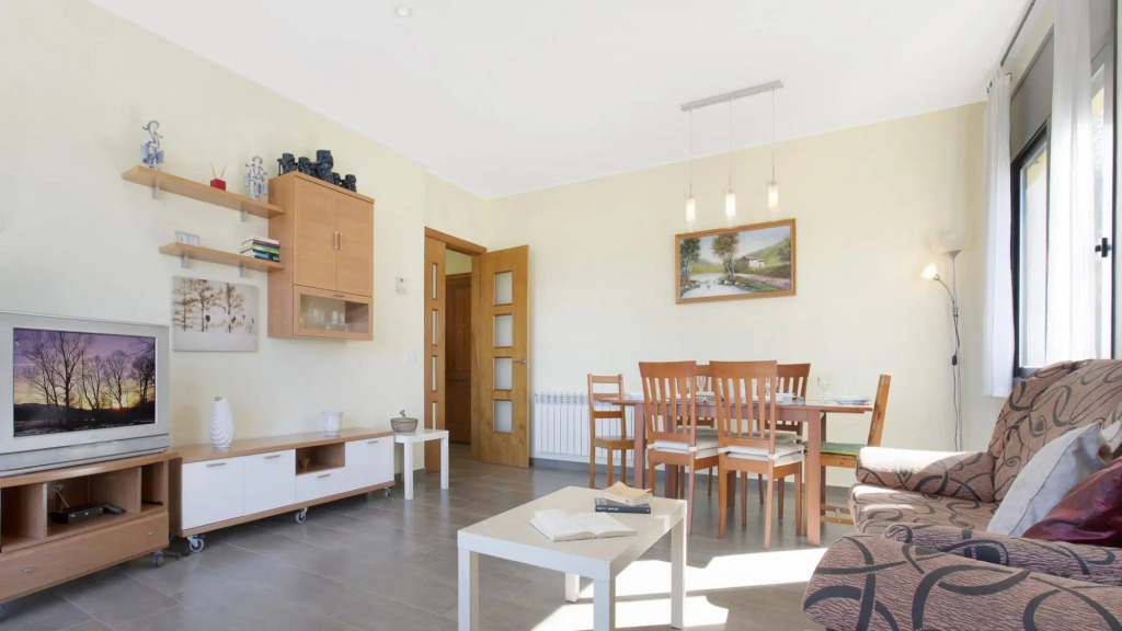 Camelia in Vidreres with 4 bedrooms and 2 bathrooms