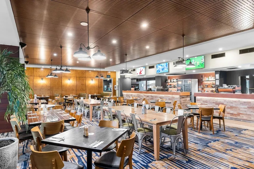 Morayfield Tavern & Motel