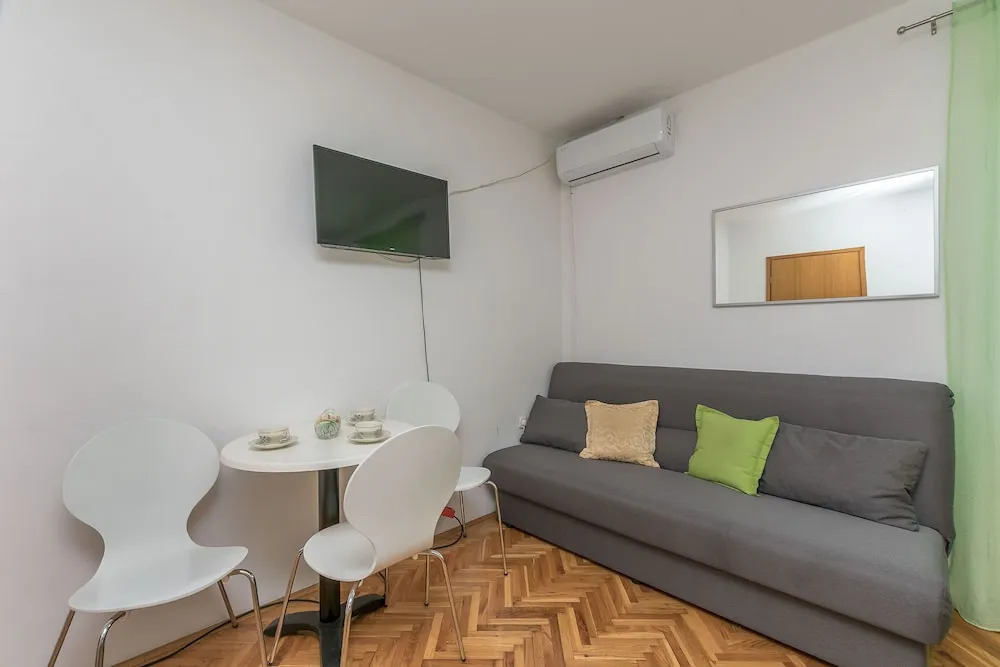 Apartments and Room Nevenka