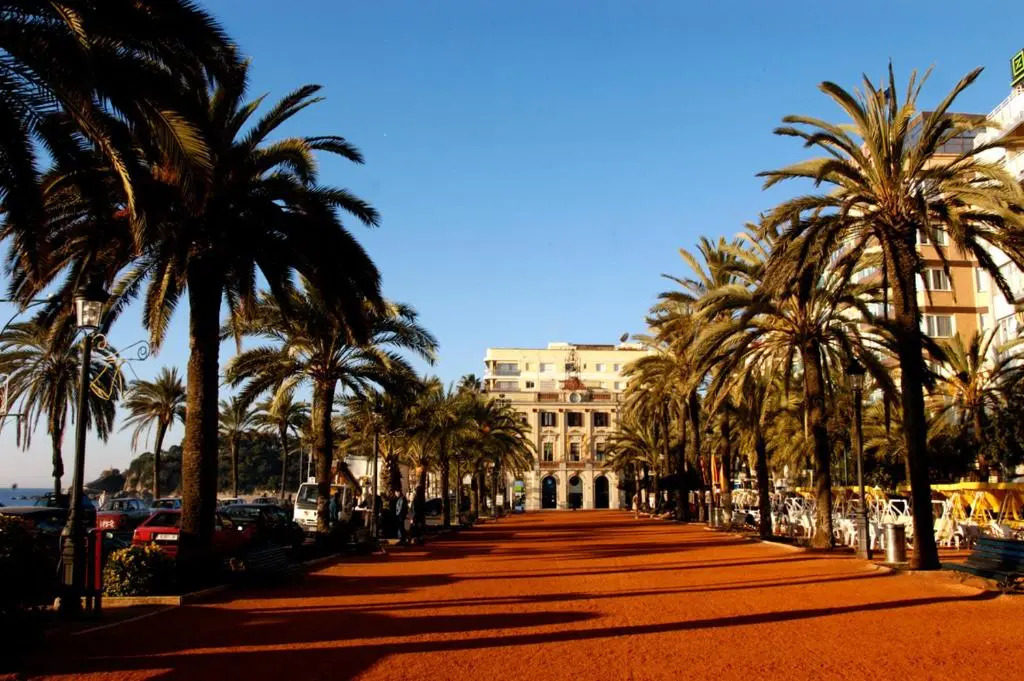 Playa Fenals Sol y Mar