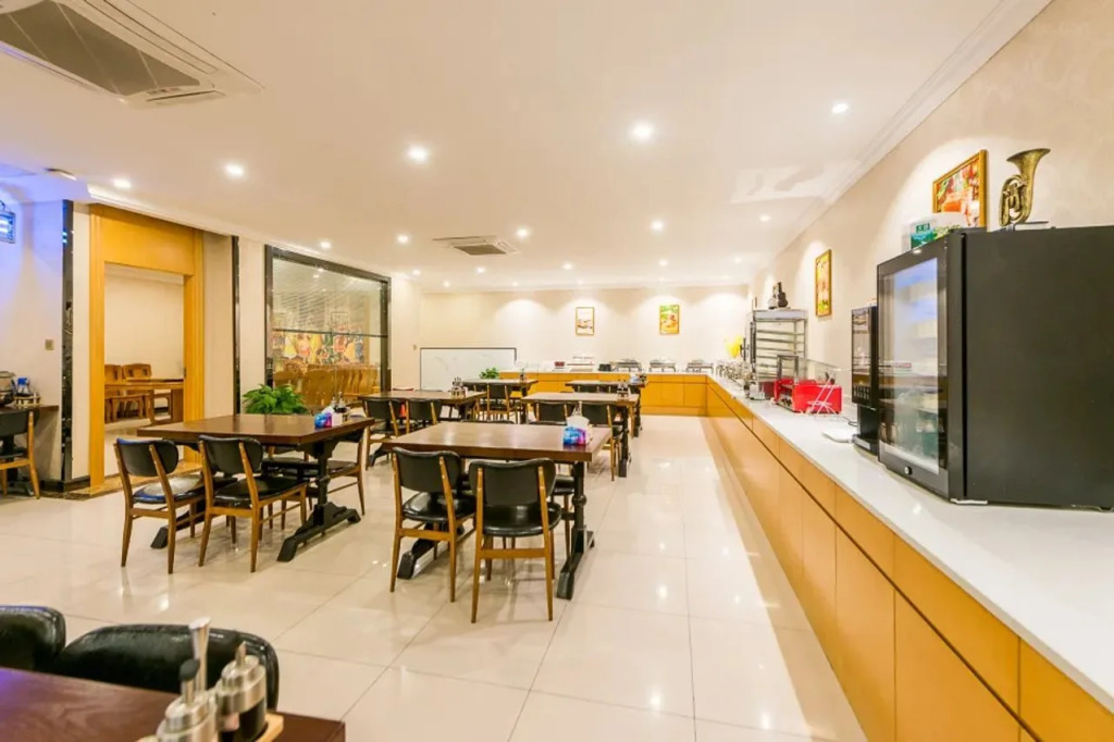 Vienna Hotel (Nanjing Qidi Street)