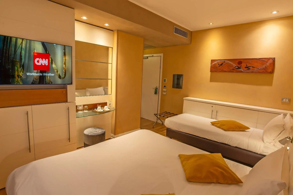Hotel White
