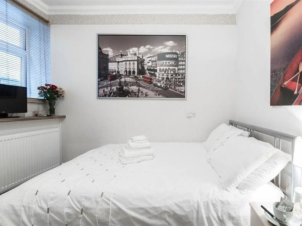 GoldersGreen Apartments by Sleepy