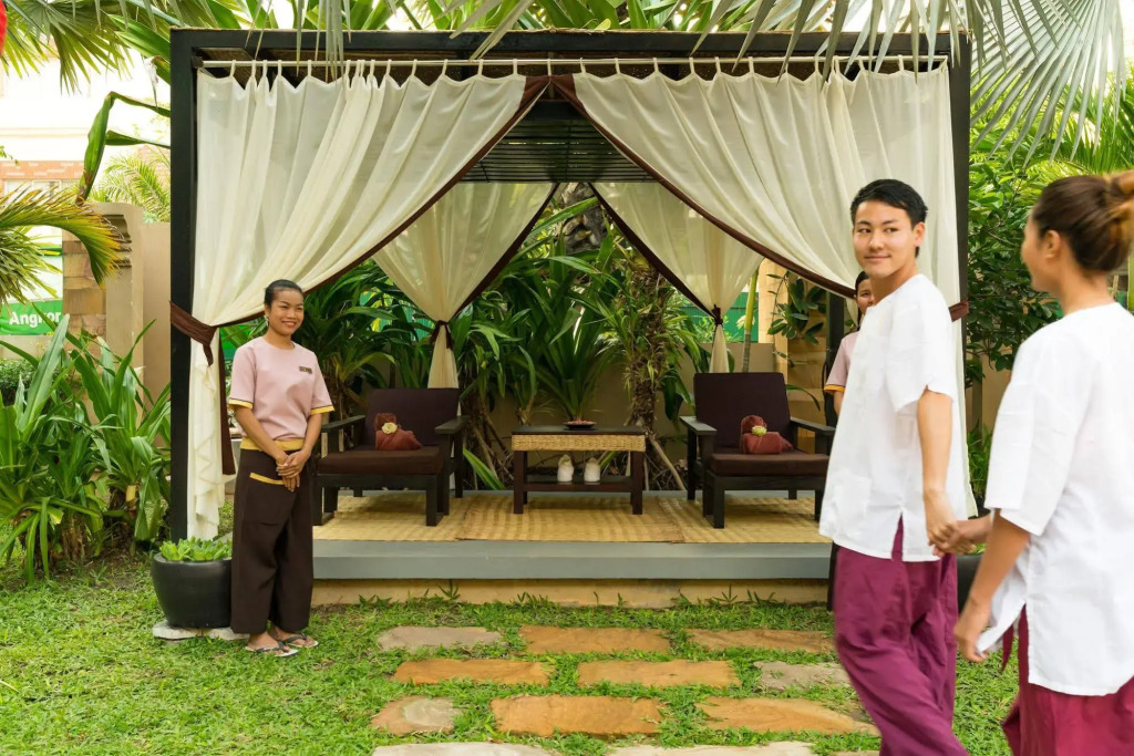 Angkor Miracle Reflection Club