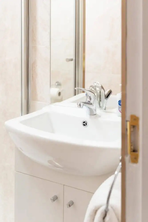 Brilliantly Located 2BD Flat Heart of Edinburgh!
