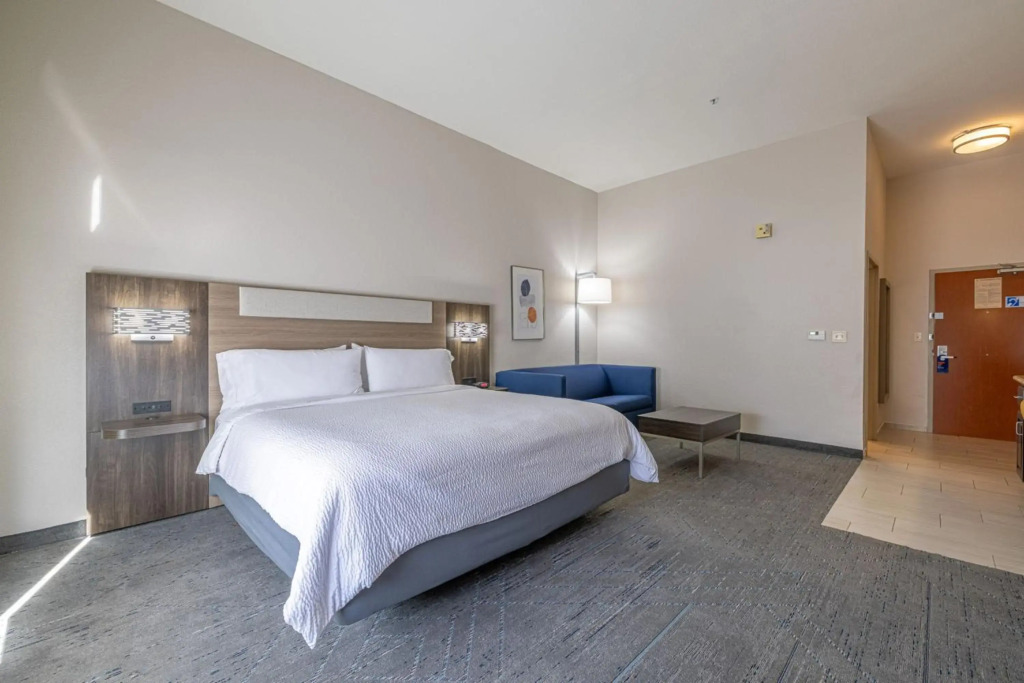 Holiday Inn Express & Suites College Station by IHG