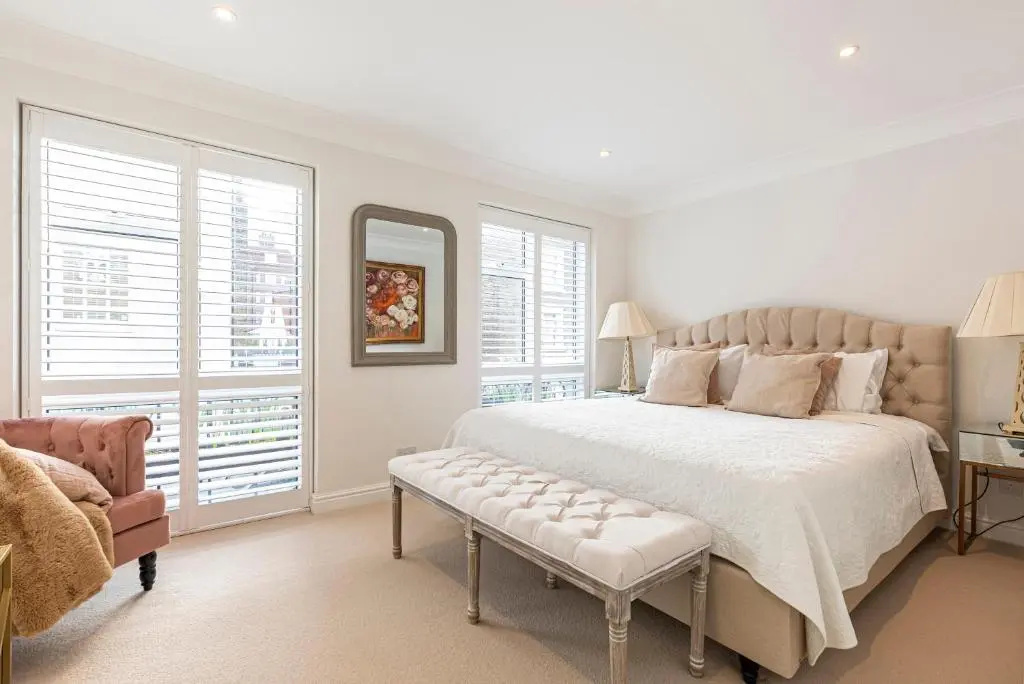 Stunning 3-bed house with roof terrace near King’s Road in Chelsea