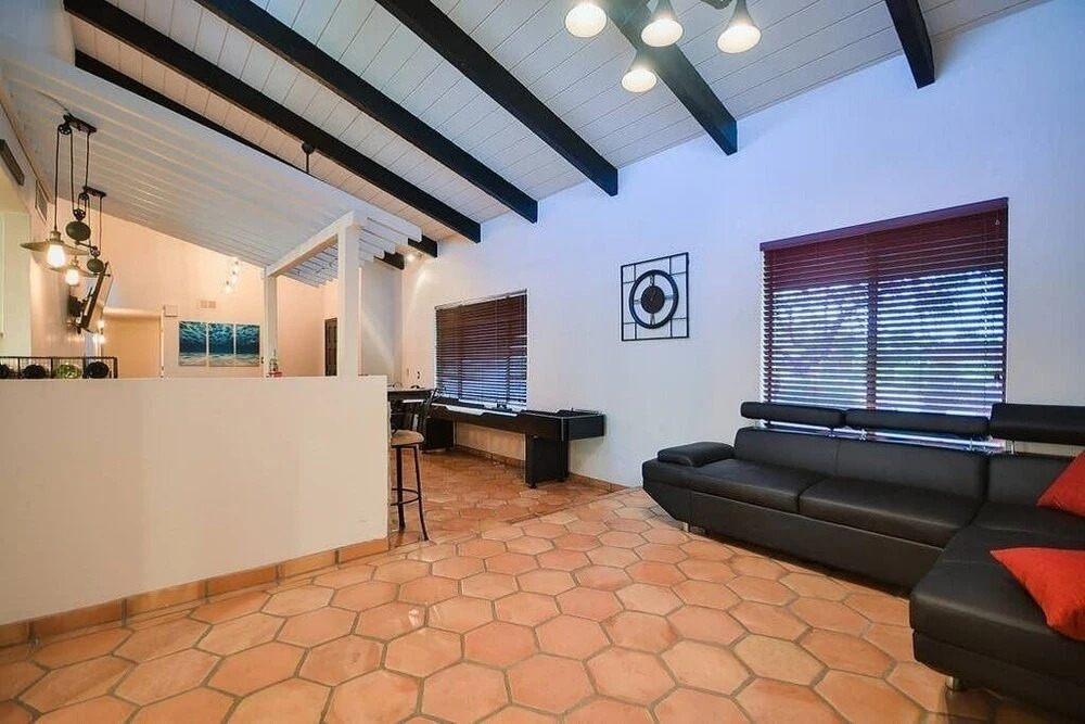 Tidy & Spotless Huge Paradise House - Private Pool & BBQ
