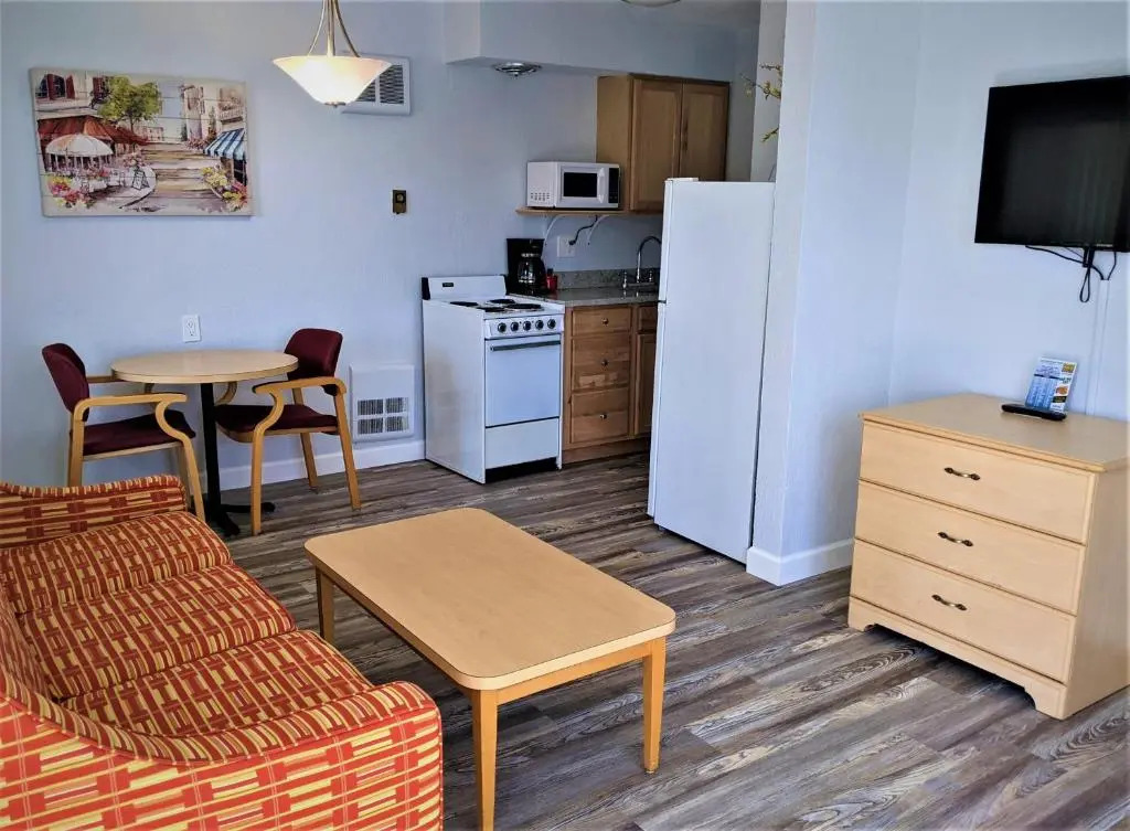 Johns Pass Beach Motel - Treasure Island Beach