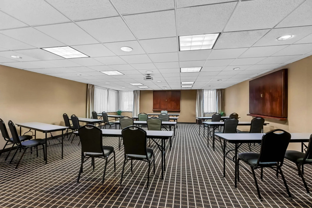 Comfort Inn & Suites Somerset - New Brunswick