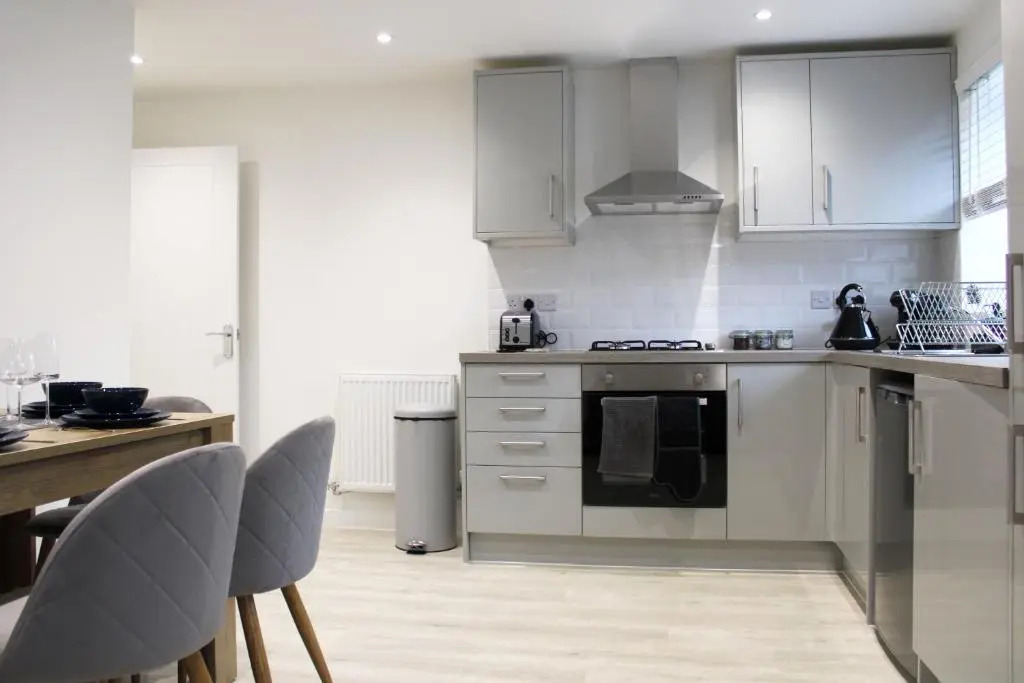 Low Cost, 4 Bed with Parking & Large Garden 08