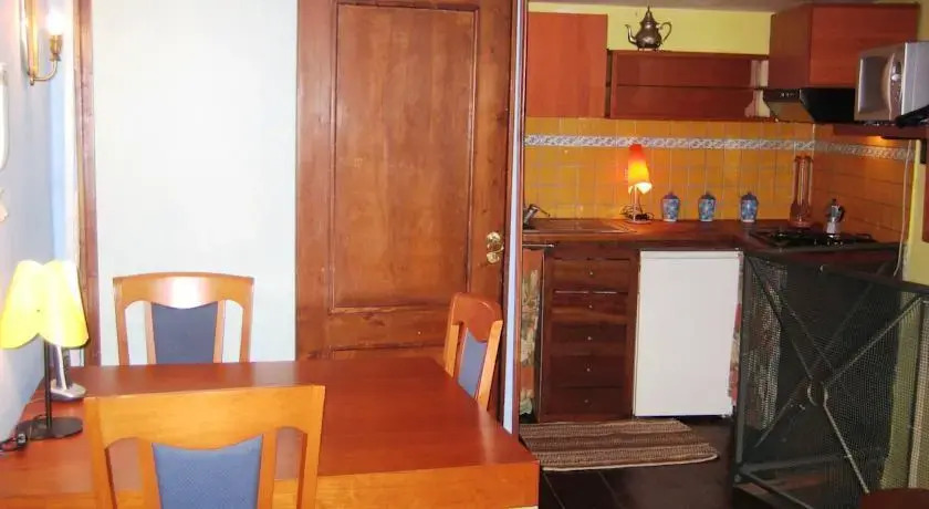 GoldenCube Guest House