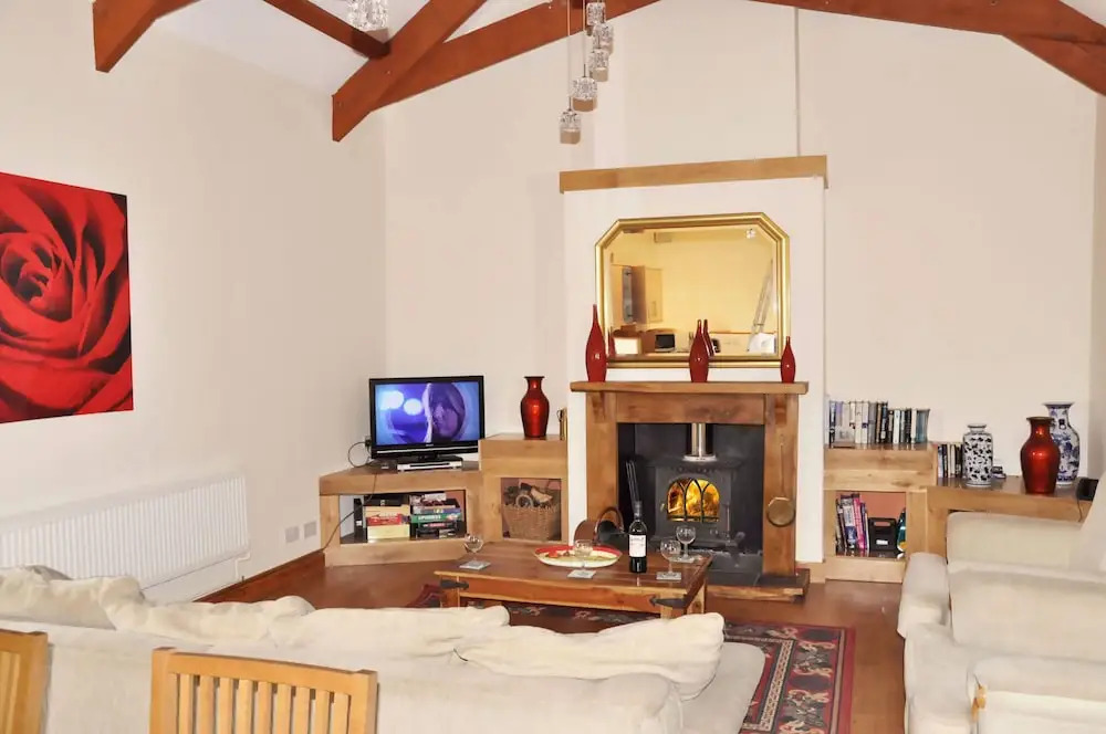 Charming barn conversion with wood burner near Looe