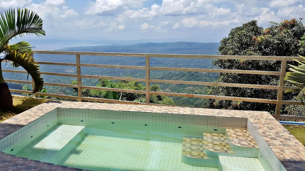 Splash Suites Hotel Tagaytay