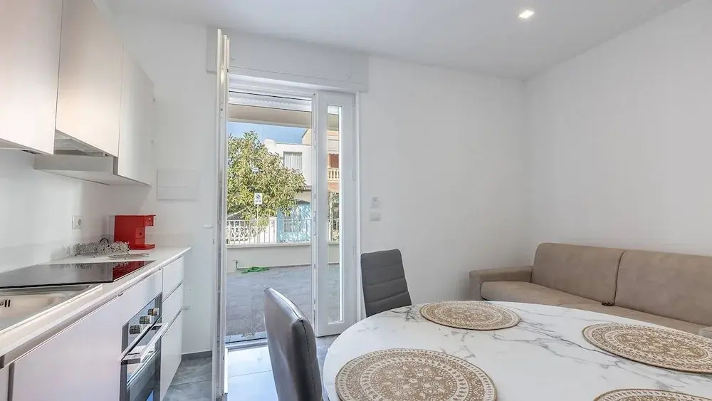 Sole Apartment 1 - Central Marina With Modern Furnishings