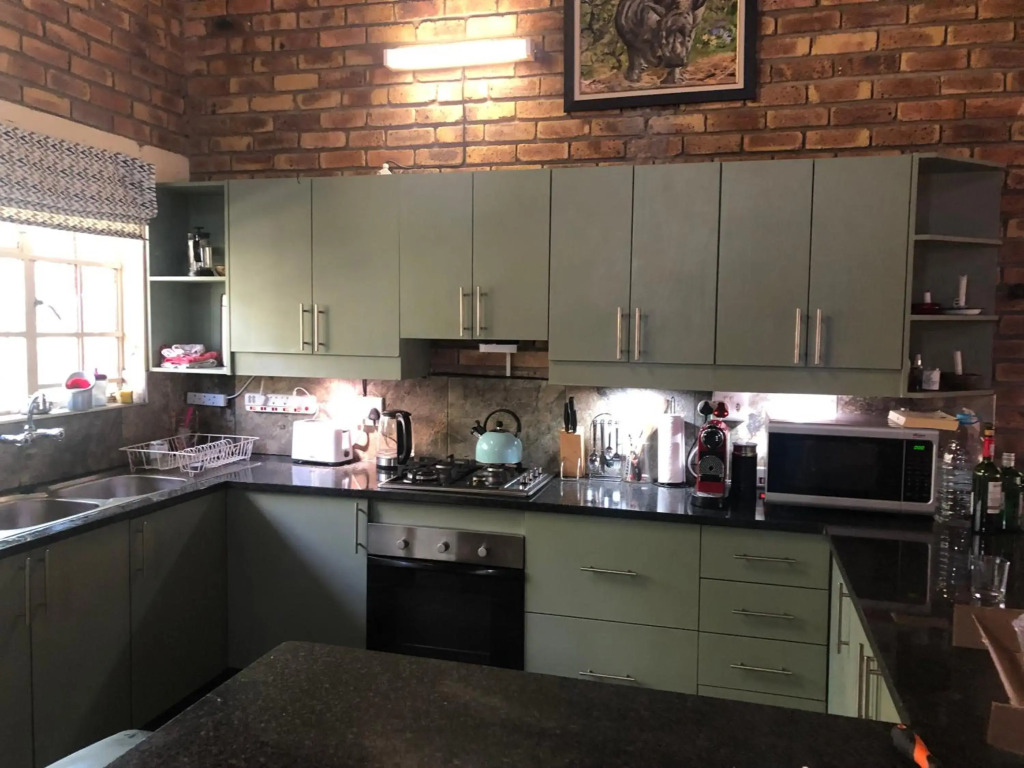 Mellivora Lodge
