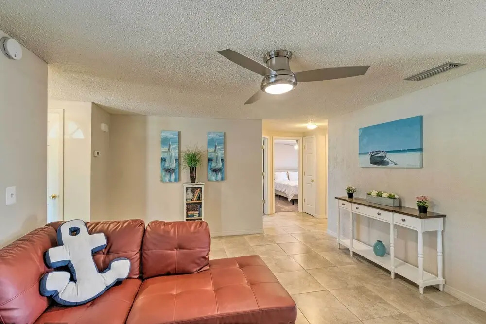 Bright Venice Home w/ Yard < 4 Miles to Beach!