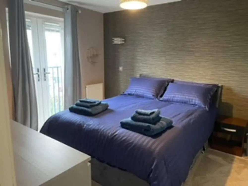 Fantastic, pet Friendly 3 Bedroom House in Bedford