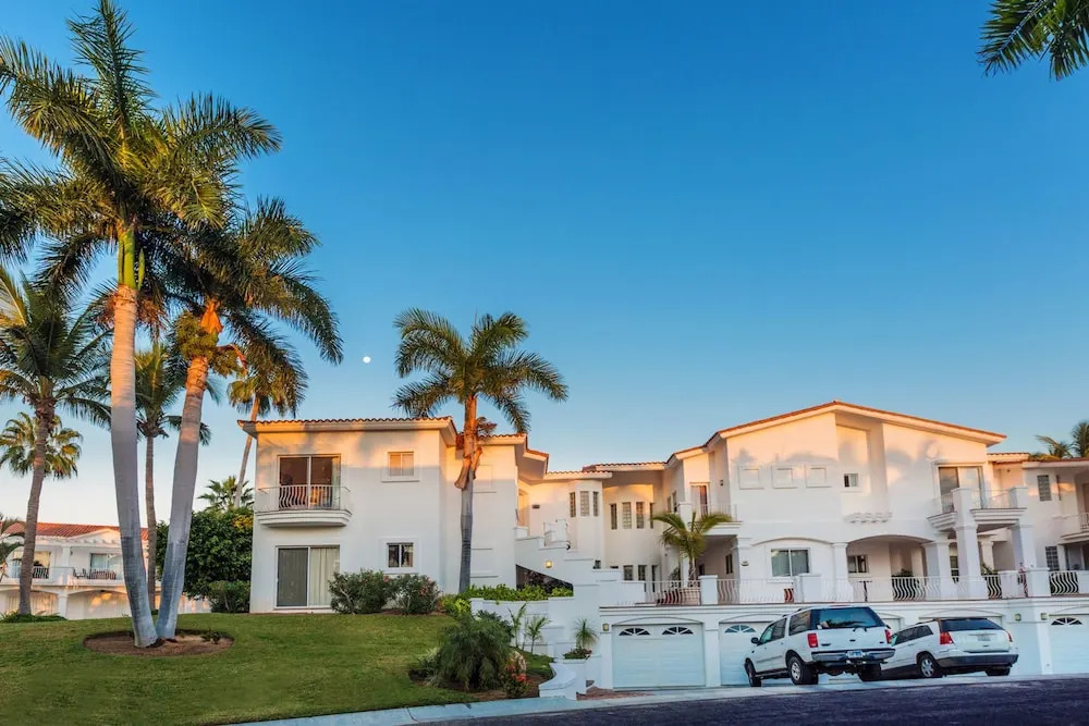 Villa De Oro 106 3 BR by Casago