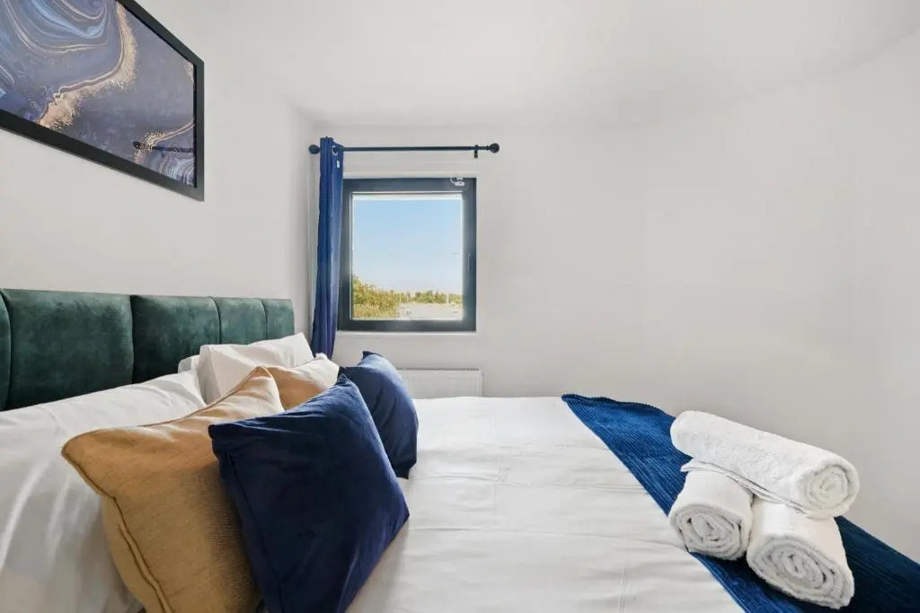 New Private Apartment Building Minutes From Heathrow