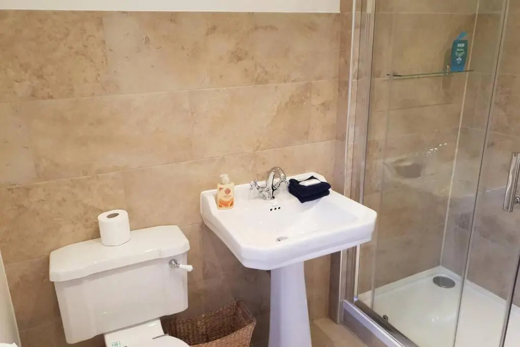 Large 2 ensuite bedroom flat with lovely views