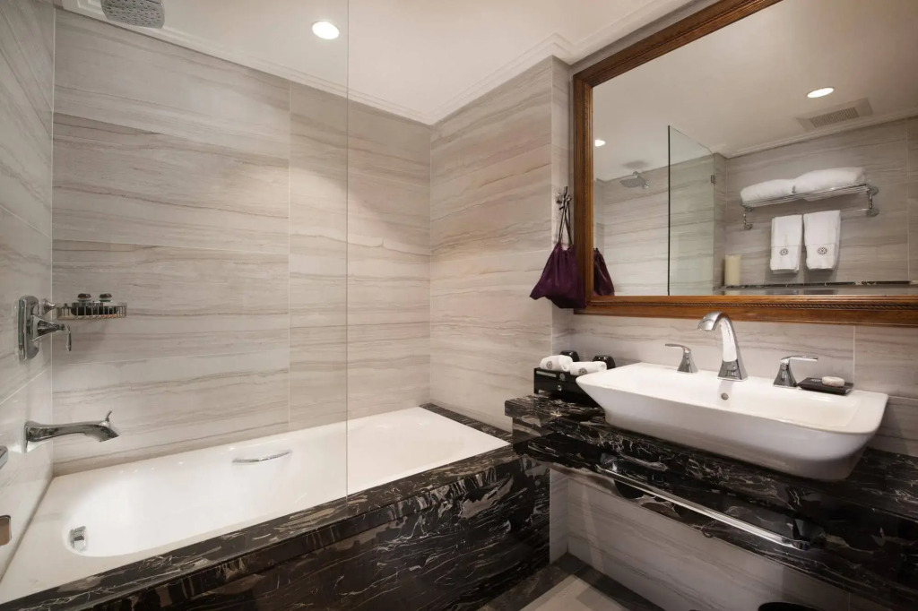 Peridot Gallery Classic Hotel
