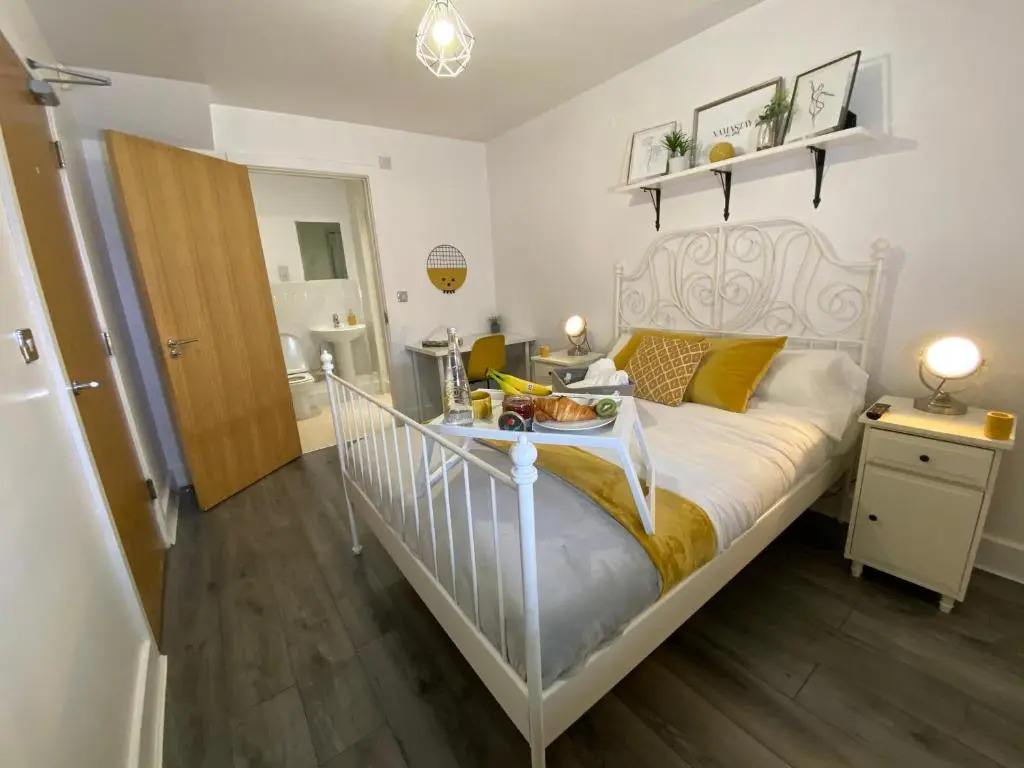 Classy 2 Bed Detatched House- Birmingham- Broad Street & Brindley Place- 10 min walk from Bullring, 02 Arena, New Street Station & Grand Central