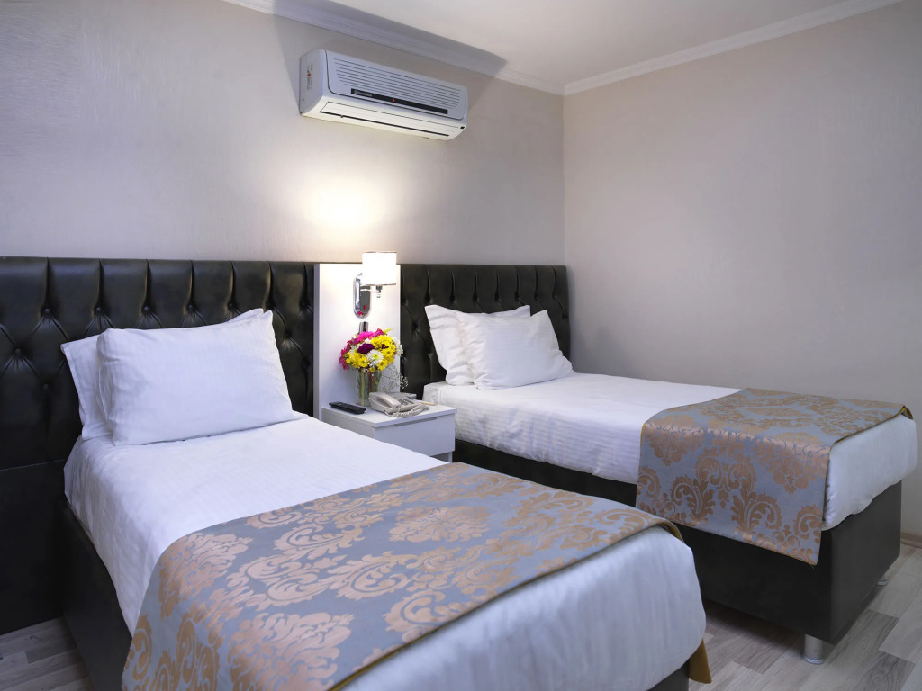 Monarch Hotel