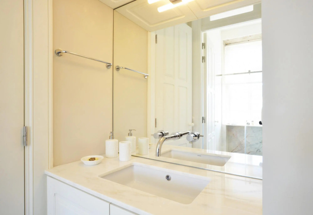 Market 3A in Oporto With 2 Bedrooms and 2 Bathrooms