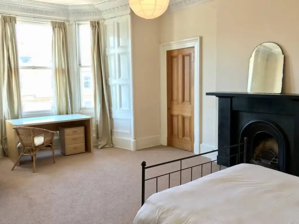 Fabulous 6 Bedroom Edinburgh Apartment