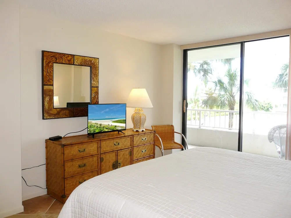 South Seas Tower 3-210