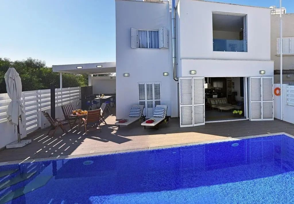 2 Br Villa Blue Phoenix - Chg 8911